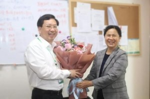 市政协主席黄若萍慰问钦州市第一人民医院专家