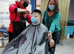 为战疫情，援鄂抗疫勇士集体剪发