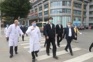 市委书记许永锞到我院开展医疗卫生工作调研