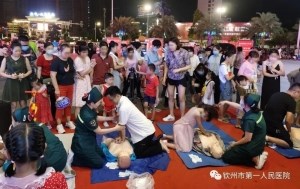 党建｜党员医疗专家“摆地摊”，传授急救技能