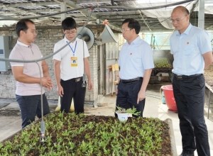 脱贫攻坚｜开展“明白人”交流暨中秋节慰问