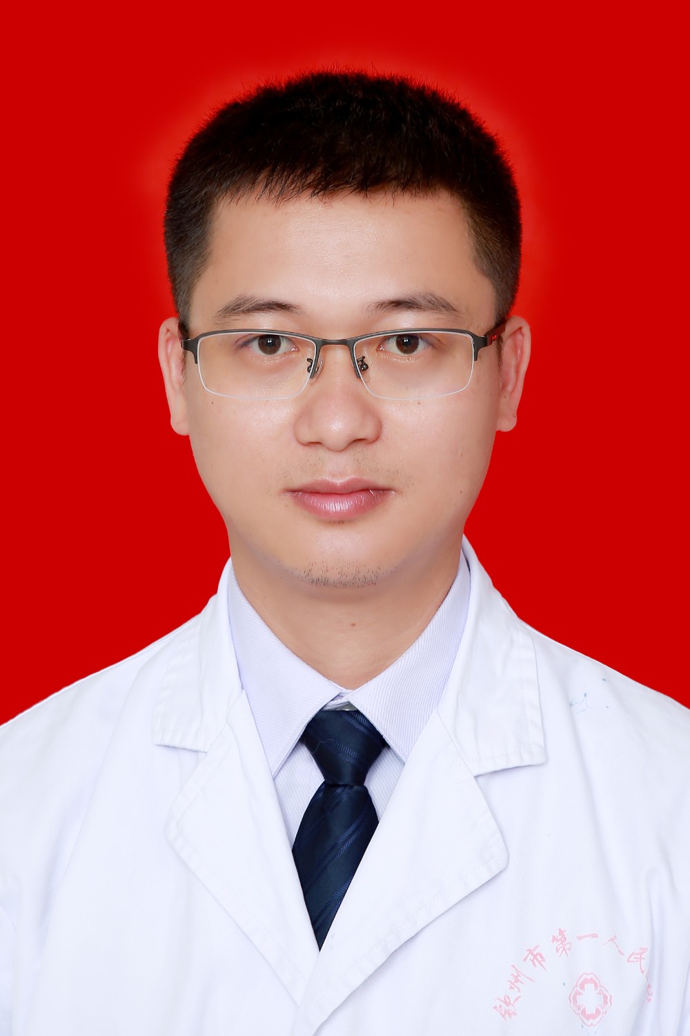 医务部副部长兼任内镜室副主任，消化内科副主任医师 杨新弘