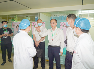院领导调研舒适化诊疗中心建设
