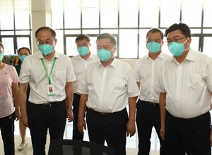 市委书记林冠调研检查方舱医院项目推进暨医疗救治工作情况